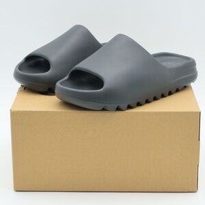 New In Box- Yeezy Slides Dark Onyx US Size 8/ UK 8/ F 42